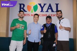 Dua calon pemain naturalisasi, Jordi Amat dan Sandy Walsh menjalani sesi medical check up di salah satu rumah sakit di Jakarta pada, Selasa (17/5/2022) siang. Foto : viralsumsel.com