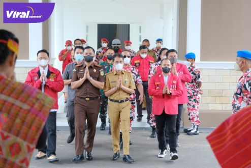 Pengurus DPC, PAC dan PAR PBB Kabupaten Muba periode 2021-2026 sebelum dilantik di Pendopoan Griya Bumi Serasan Sekate, Selasa (17/5/2022). Foto : viralsumsel.com/dev 