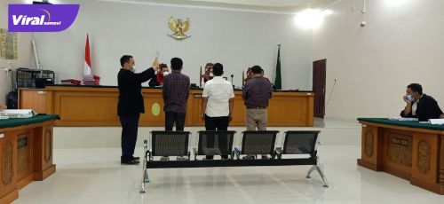 Tiga saksi pelapor dalam sidang dugaan perkara pemalsuan tanda tangan Di PN Kayuagung, rabu (18/5/2020). Foto : ist