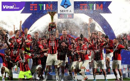 Euforia pemain, pelatif, dan ofisial AC Milan usai pastikan gelar juara Liga Italia 2021/2022. Foto : ig ac milan
