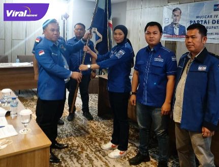 Devi Harianto SH MH sesuai Hasil verifikasi Calon Ketua DPC Partai Demokrat Kabupaten PALI di Hotel Excelton Palembang, Senin dini hari (23/5/2022). Foto : viralsumsel.com/eko