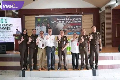 Sekda Elman ST MM bersama kepala Kejaksaan kota Prabumulih Roy Raindy SH MH, didampingi Kepala Disdikbud tahun 2022, di Gedung Kesenian Rumdin Walikota, Rabu (25/5/2022). Foto : viralsumsel.com/mal