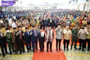 Gubernur Sumsel H Herman Deru saat menghadiri Haflah Milad Ponpes Raudhatul Ulum (PPRU) ke 72 dan Wisuda Santri/wati Kelas Akhir TP 2021-2022 di Sakatiga Indralaya, Ogan Ilir, Sabtu (28/5/2022). Foto : viralsumsel.com/win