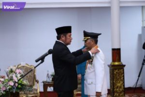 Gubernur Sumsel H Herman Deru, melantik Drs Apriyadi Msi menjadi Penjabat (Pj) Bupati Muba tahun 2022 di Griya Agung Palembang, Senin (30/5/2022). Foto : viralsumsel.com/dev