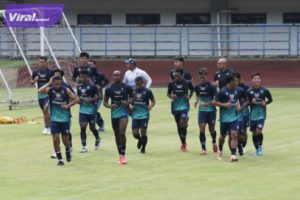 Para pemain Persib Bandung berlatih jelang hadapi Liga 1 2021/2022.. Foto : LIB