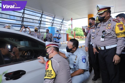 Dirut PT Jasa Raharja Rivan Purwantono Saat Meninjau Arus Balik Pasca Lebaran. Foto : Viralsumsel/Nto
