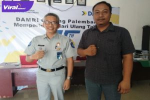 Abdul Haris Kacab PT Jasa Raharja Sumsel saat mendatangi PO DAMRI. Foto : Viralsumsel/Nto