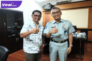 Direktur PT Jasa Raharja Cabang Sumsel saat Mengunjungi Loket PO EPA Star. Foto : Viralsumsel/Nto