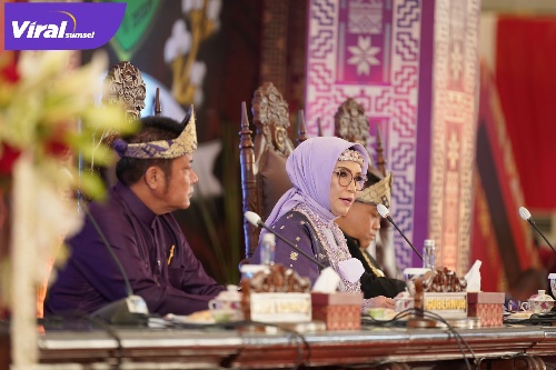 Hj. Ra. Anita Noeringhati Saat Memimpin Sidang Paripurna Istimewa Dalam Rangka Hari Ulang Tahun Provinsi Sumatera Selatan Ke-76 Tahun. Foto : Viralsumsel
