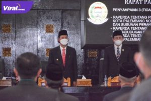 Walikota Palembang Harnojoyo Dan Ketua DPRD kota Palembang saat sidang paripurna DPRD kota Palembang yang Ke-6 Masa Persidangan Ke-I. Foto : Viralsumsel