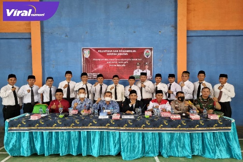 Usai dilantik Perangkat Desa foto bersama. Foto : Viralsumsel/Nto