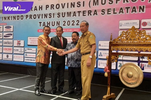 Ketua DPP Inkindo provinsi Sumsel Ir H Ismed ST MT pose bersama usai terpilih dalam Musprov ke 11 tahun 2022 di Novotel Hotel Palembang, Senin (23/5/2022). Foto : viralsumsel.com/kai