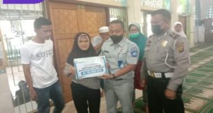 PT Jasa Raharja Cabang Sumsel saat Berikan Santunan Kepada Ahli Waris Lakalantas. Foto : Viralsumsel