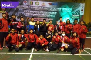 Para petinju PALI pose bersama usai memborong 12 medali dalam ajang Lampung Boxing Competition 2022 di gedung Sumpah Pemuda PKOR Way Halim, Bandar Lampung, 22-25 Mei 2022. Foto : viralsumsel.com/eko
