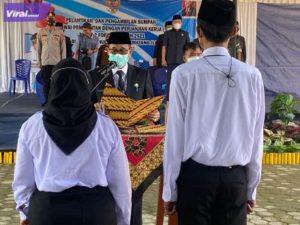 Bupati Ir H Heri Amalindo MM melantik dan mengambil sumpah 197 Pegawai Pemerintah dengan Perjanjian Kerja (P3K) tahap dua formasi tahun 2021 di Sangar Pramuka Kebun Buah Simpang Raja, Kecamatan Talang Ubi, Jum,at (27/5/2022). Foto : viralsumsel.com/eko