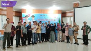 Diskominfo OKI menggandeng toko daring MBizmarket melakukan percepatan transaksi digital untuk belanja langsung khususnya belanja publikasi di media massa melalui belapengadaan, Jum'at, (10/6/2022). Foto : viralsumsel.com/fir