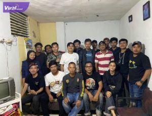 Tiga kelompok supporter Sriwijaya FC usai adakan pertemuan di salah satu rumah pentolan supporter Sriwijaya FC di Jalan Veteran Palembang, Minggu 12 Juni 2022 . Foto : ist