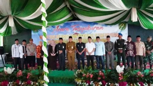 Walikota Prabumulih, Ir H. Ridho Yahya MM pose bersama saat menghadiri syukuran dan doa bersama peresmian gedung baru Kantor Pengadilan Agama Kota Prabumulih, Selasa (14/6/2022). Foto : viralsumsel.com/mal