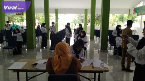 PPPK Tahap I sebanyak 661 dan tahap II 557 guru melaksanakan penandatangan kontrak kerja oleh BKPSDM Muba di SMP Negeri 6 Sekayu, Selasa (14/6/2022). Foto : viralsumsel.com/dev