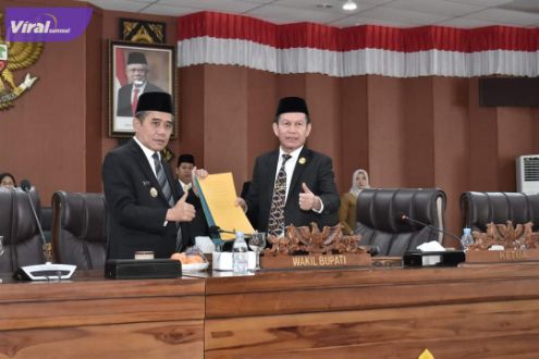 Pimpinan DPRD Ogan Ilir bersama Wakil Bupati Ogan Ilir, H Ardani usai Rapat Paripurna IX Tahun Sidang 2022 di DPRD Ogan Ilir, Selasa (14/6/2022). Foto : viralsumsel.com/jun