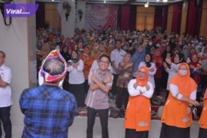 Sekda kota Palembang, Ratu Dewa dalam Workshop Gurame yang bertemakan "Aplikasi Quantum Teaching dalam Pembelajaran PAUD" di Gedung PGRI Palembang, Rabu 15 Juni 2022. Foto : viralsumsel.com/ril