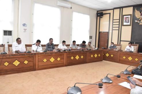  Suasana Bamus DPRD Kabupaten Ogan Ilir melaksanakan rapat di Sekretariat DPRD Kabupaten Ogan Ilirm, Senin, 4 April 2022. Foto : viralsumsel.com/jun