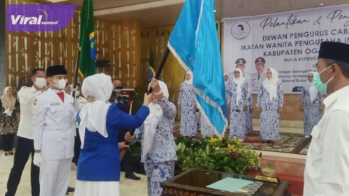 Hj. Lindasari Iskandar SE pembina IWAPI Kabupaten OKI saat pengukuhan Pengurus IWAPI Kabupaten OKI di Kayuagung, Kamis, (16/6/2022). Foto : viralsumsel.com/fir