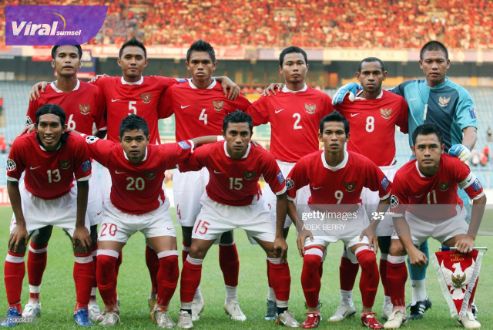 Mahyadi Pangabean (dua kanan jongkok) pemain Timnas Indonesia pada Piala Asia 2007. Foto : net