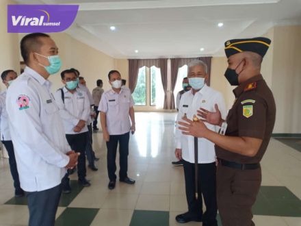 Kajari OKI saat audiensi dengan Bupati OKI, H. Iskandar, SE di Kayuagung, Kamis, (23/6/2022). Foto : viralsumsel.com/fir