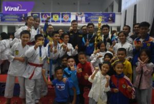 Euforia Perguruan Wadokai setelah sukses jadi juara umum Kejurda II FORKI Kabupaten OKI tahun 2002. Foto : viralsumsel.com/fir