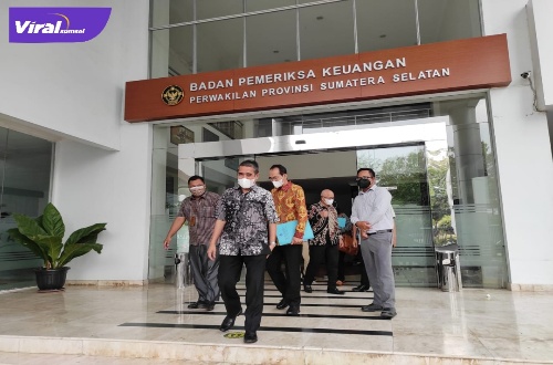 Wakil Bupati Ogan Ilir H Ardani SH.,MH menghadiri Rapat Pembahasan Rencana Aksi Pemeriksaan BPK RI Perwakilan Provinsi Sumsel. Senin, (16/5/2022). Foto : viralsumsel.com/jun