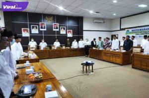 Wakil Bupati Ogan Ilir H Ardani SH MH membuka secara langsung MUSDA Dewan Masjid Indonesia Kabupaten Ogan Ilir Tahun 2022di ruang rapat utama Bupati Ogan Ilir, . Rabu, (18/05/2022). Foto : viralsumsel.com/jun