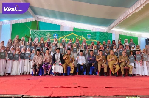 Wakil Bupati Ogan Ilir H Ardani SH., MH, menghadiri Haflah ke 10 madrasah Ar Rahmah Tanjung Atap, Selasa (07/06/2022). Foto : viralsumsel.com/jun