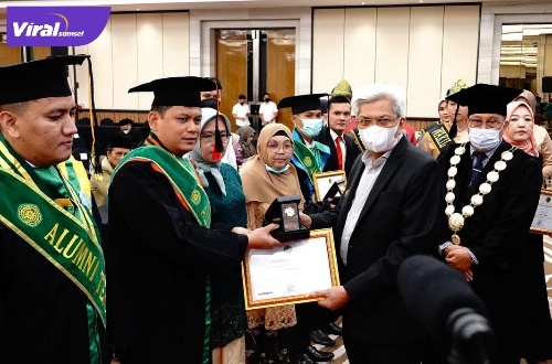 Wakil Gubernur Sumsel H. Mawardi Yahya menghadiri Milad ke-43 sekaligus wisuda ke-72 Universitas Muhammadiyah Palembang di Grand Ballroom Hotel Wyndam, Rabu (15/6/2022) pagi. Foto : viralsumsel.com/win