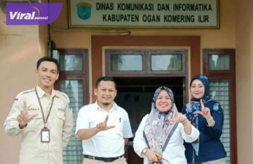 Kepala Bidang Komunikasi Publik Dinas Komunikasi dan Informasi OKU Selatan Zakiah, SE, MM beserta rombongan kunjungi Dinkominfo Kabupaten OKI pada Rabu, (6/7/2022) dalam rangka kaji tiru penerapan belanja langsung melalui marketplace yang tergabung dalam flatform BELA pengadaan LKPP. Foto : viralsumsel.com/fir