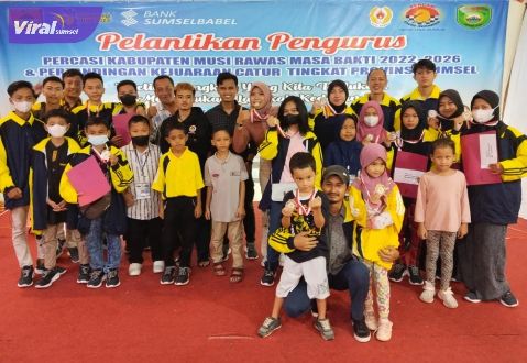 Para atlet Percasi Kabuaten PALI berhasil memboyong empat medali emas pada ajang Kejuaran Provinsi (Kejurprov) Catur Sumsel tahun 2022, di kota Lubuk Linggau. Foto : viralsumsel.com/eko