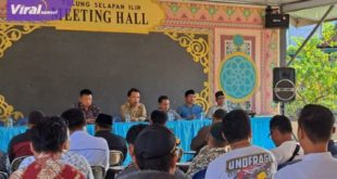 Jajak pendapat antara anggota DPRD OKI Dapil 3 dengan seluruh kepala desa yang berasal dari lima kecamatan dan tokoh masyarakat di Aula Desa Selapan Ilir, Minggu (10/7/2022). Foto : viralsumsel.com/ril
