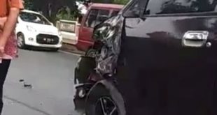 Kecelakaan lalulintas antara motor Beat BG 3915 ADW dengan mobil APV BG 10 66OQ bertabrakan di depan GOR Biduk Kajang, OKI, Senin (11/7/2022). Foto : viralsumsel.com/fir
