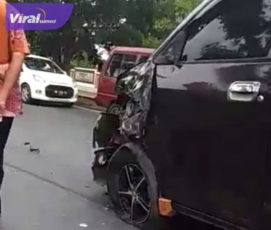 Kecelakaan lalulintas antara motor Beat BG 3915 ADW dengan mobil APV BG 10 66OQ bertabrakan di depan GOR Biduk Kajang, OKI, Senin (11/7/2022). Foto : viralsumsel.com/fir
