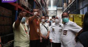 Wakil Walikota Palembang, Fitrianti Agustinda sidak suplayer mini market di Jalan Tembus Alang-Alang Lebar bersama BPOM Palembang, Rabu, 27 Juli 2022. Foto : viralsumsel.com/nto