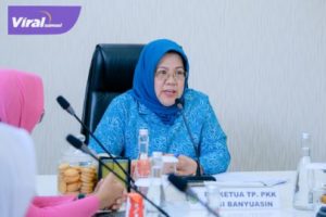 Penjabat Ketua Tim Penggerak PKK Kabupaten Muba Hj Asna Aini Apriyadi saat Rapat Koordinasi Pembentukan GOW se-Kabupaten Muba, di Guest House Griya Bumi Serasan Sekate, Kamis (28/7/2022). Foto : viralsumsel.com/dev