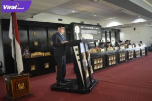 Wakil Ketua DPRD Palembang, Adzanu Getar Nusantara pimpin rapat Paripurna beragendakan pemandangan umum (Pandum) Fraksi-fraksi DPRD Palembang terhadap penyampaian Raperda tentang pertanggung jawaban pelaksanaan APBD tahun 2021, Selasa, (5/7/2022) pagi. Foto : viralsumsel.com/nto