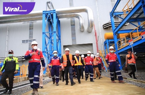 Gubernur Sumsel H Herman Deru meninjau Pembangkit Listrik Tenaga Panas Supreme Energy (Rantau Dedap) di Desa Segamit Kecamatan Semende Darat Ulu Kabupaten Muara Enim, Senin (25/7/2022) pagi. Foto : viralsumsel.com/win Gubernur Sumsel H Herman Deru meninjau Pembangkit Listrik Tenaga Panas Supreme Energy (Rantau Dedap) di Desa Segamit Kecamatan Semende Darat Ulu Kabupaten Muara Enim, Senin (25/7/2022) pagi. Foto : viralsumsel.com/win