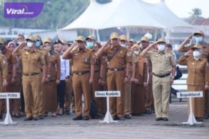 Ribuan pegawai ASN dan Non ASN mengikuti apel pagi di Benteng Kuto Besak (BKB), Senin (1/8/2022). Foto : viralsumsel.com/nto
