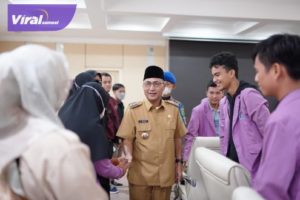 Pj Bupati H Apriyadi terima kedatangan para mahasiswa bersama civitas akademi Politeknik Sekayu di Ruang Rapat Serasan Sekate, Senin (1/8/2022). Foto : viralsumsel.com/dev