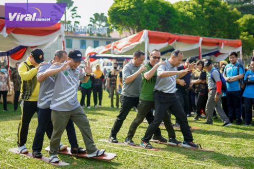 Suasana ramai di halaman kantor Pemerintah Kabupaten Muba memeriahkan HUT ke-77, Kamis (11/8/2022) pagi. Foto : viralsumsel.com/dev