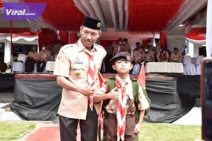 Wakil Bupati OKI, H.M. Dja'far Shodiq usai pimpin upacara Hari Pramuka ke-61 di Lapangan Kantor Bupati OKI, Senin, (15/8/2022). Foto : viralsumsel.com/fir