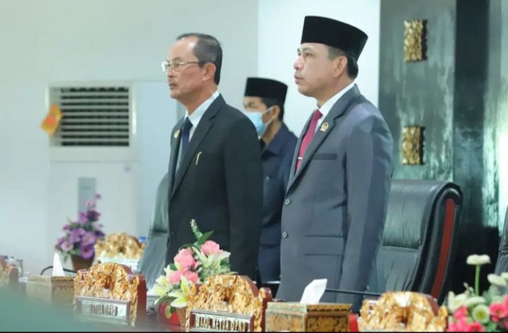 Momet Foto Ketua DPRD dan Walikota Palembang Saat Menyanyikan lagu Indonesia Raya