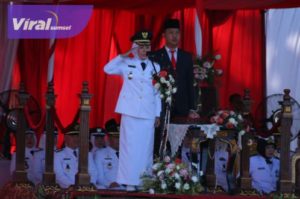 Wakil Walikota Palembang, Fitrianti Agustinda dalam upacara penurunan bendera di BKB, Palembang, Rabu 17 Agustus 2022. Foto : viralsumsel.com/nto