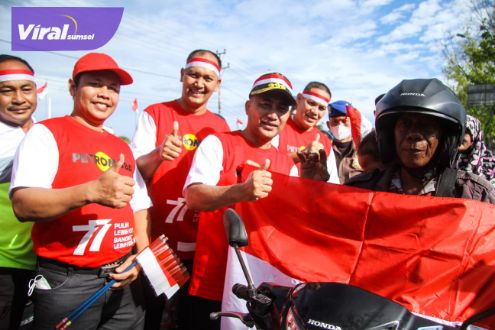 Pj Bupati Muba Drs H Apriyadi MSi buka hiburan rakyat di Taman Air depan Rumah Dinas Bupati Muba dalam rangka memeriahkan Hut ke-77 Republik Indonesia, Selasa (16/8/2022). Foto : viralsumsel.com/dev Pj Bupati Muba Drs H Apriyadi MSi buka hiburan rakyat di Taman Air depan Rumah Dinas Bupati Muba dalam rangka memeriahkan Hut ke-77 Republik Indonesia, Selasa (16/8/2022). Foto : viralsumsel.com/dev